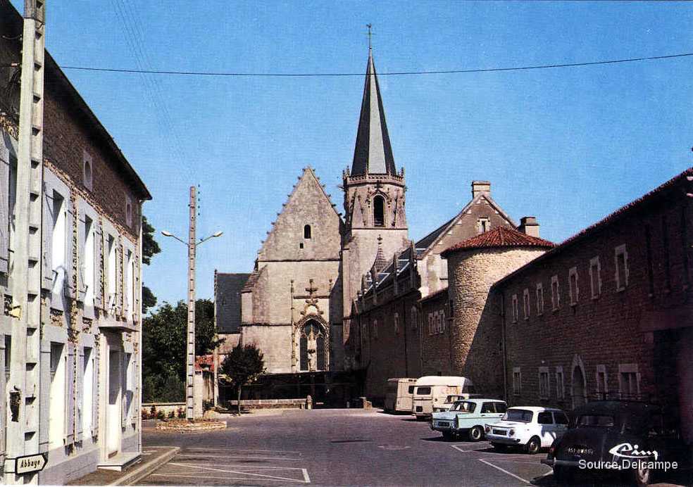 86 Liguge Place de l Abbaye.jpg
